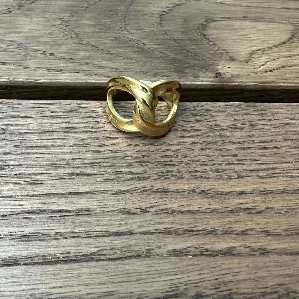 Hollow out twist ring